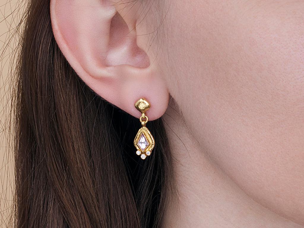 GURHAN, GURHAN Muse Gold Single Drop Earrings, 8x5mm Kite Shape set in Wide Frame, Sapphire and Diamond