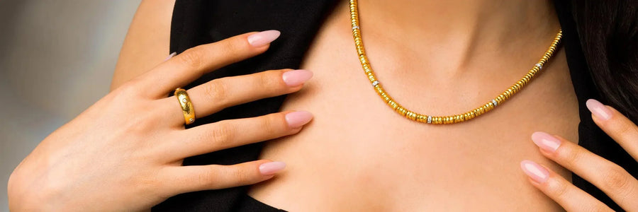 What Jewelry to Wear For a Formal Business Dinner?