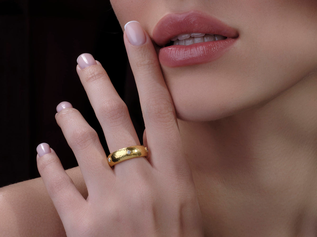 GURHAN, GURHAN Hoopla Gold Band Ring, 6.4mm Wide, with Diamond