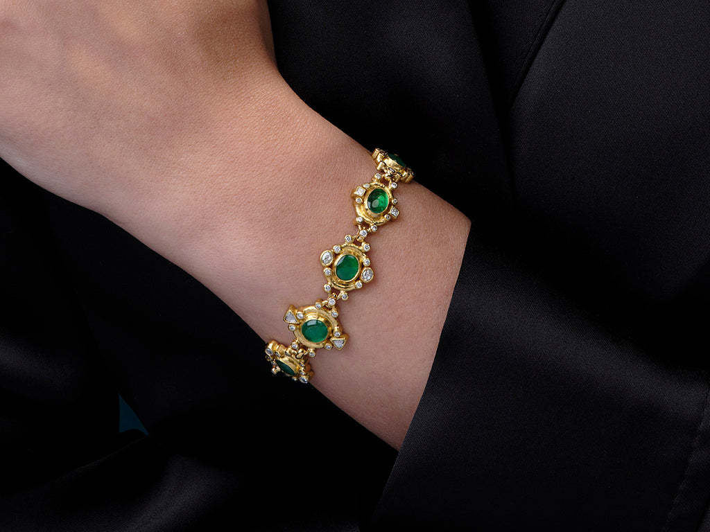 GURHAN, GURHAN Muse Gold All Around Single-Strand Bracelet, Mixed Oval set in Wide Frame, with Emerald and Diamond