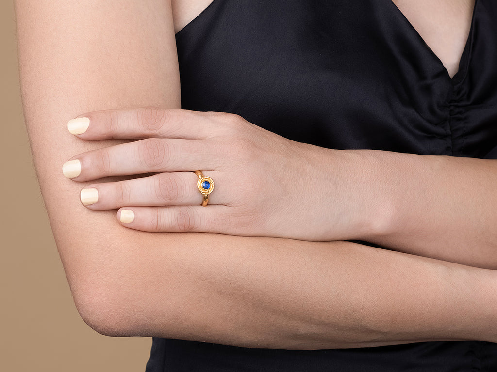 GURHAN, GURHAN Muse Gold Kyanite Cocktail Ring, 5mm Round set in Twisted Frame