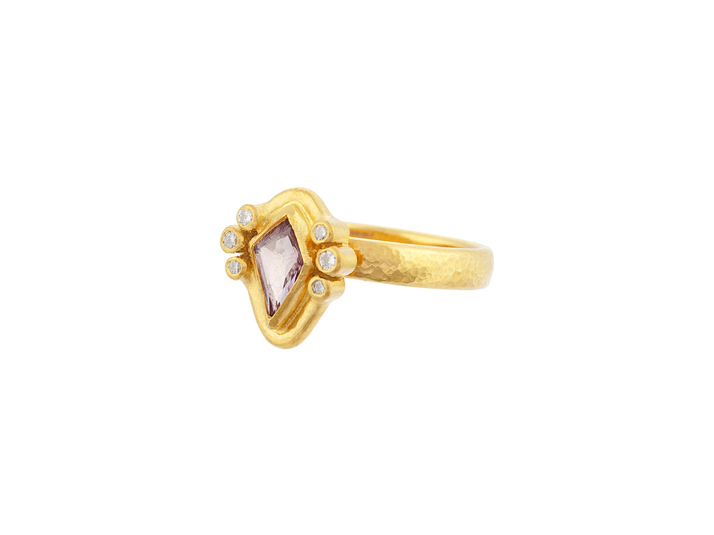 GURHAN, GURHAN Muse Gold Sapphire Cocktail Ring, 9x6mm Kite Shape set in Wide Frame