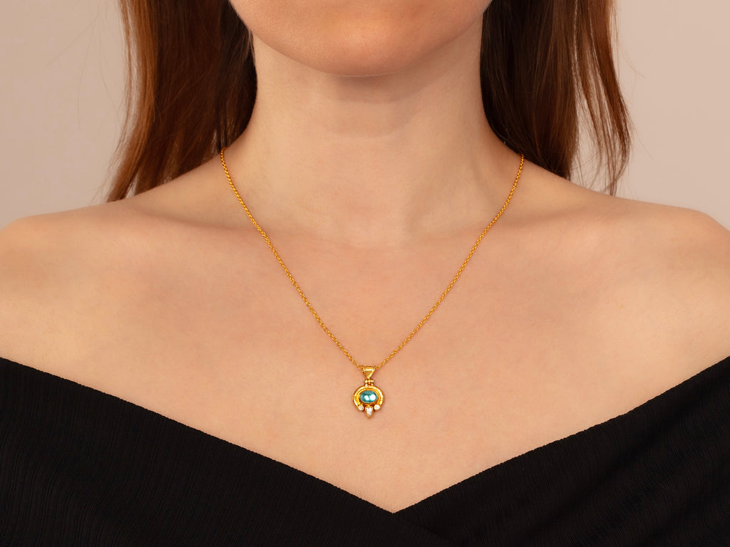 GURHAN, GURHAN Muse Gold Pendant Necklace, 8x6mm Oval set in Wide Frame, Apatite and Diamond