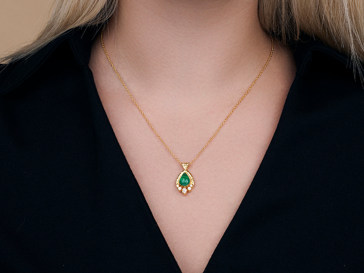 GURHAN, GURHAN Muse Gold Pendant Necklace, 11x8mm Teardrop set in Wide Frame, Emerald and Diamond