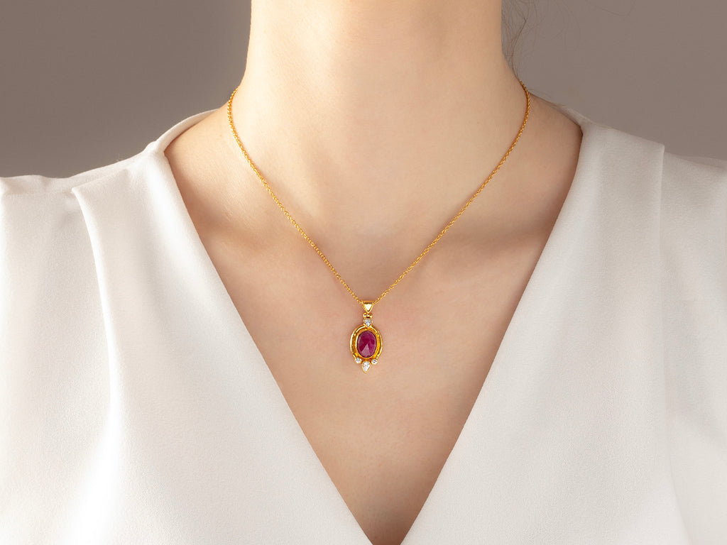GURHAN, GURHAN Muse Gold Pendant Necklace, 12x9mm Oval set in Wide Frame, Ruby and Diamond