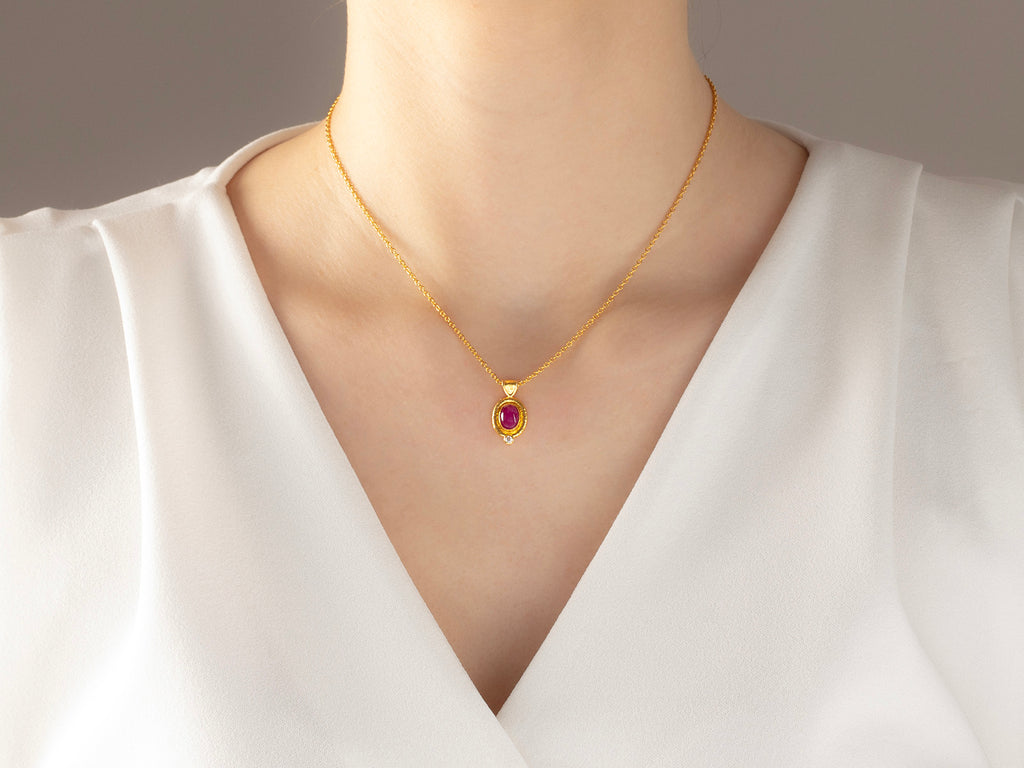 GURHAN, GURHAN Muse Gold Pendant Necklace, 8x6mm Oval set in Wide Frame, Ruby and Diamond