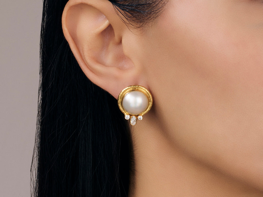 GURHAN, GURHAN Oyster Gold Pearl Stud Earrings, 16mm Round Set in Wide Frame