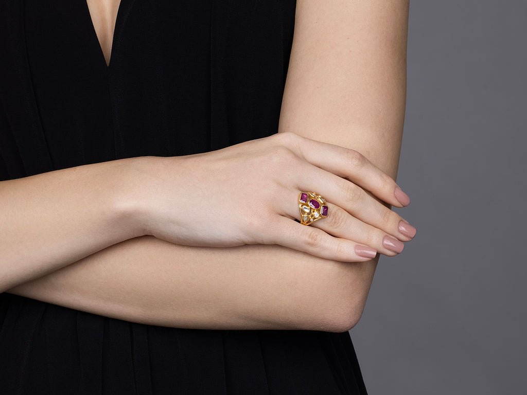 GURHAN, GURHAN Pointelle Gold Ruby Cocktail Ring, Mixed Stone Cluster on Graduated Band