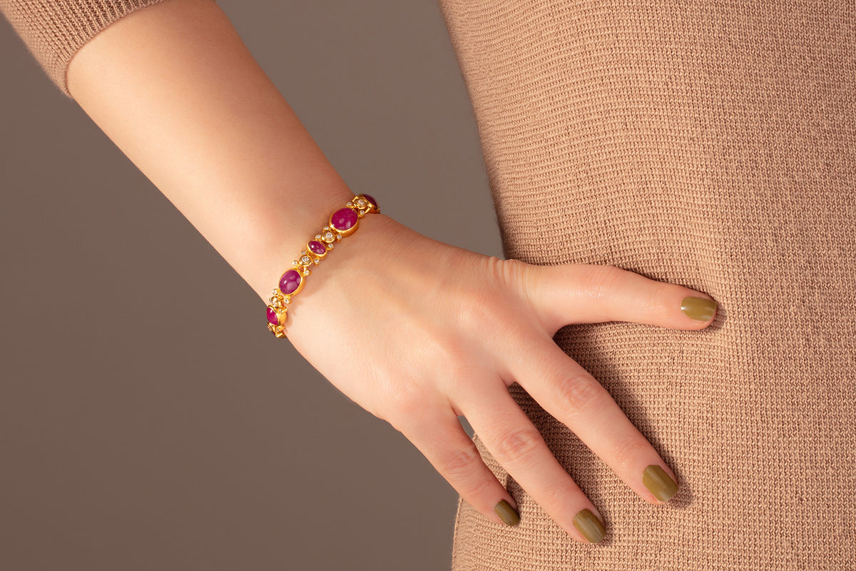 GURHAN, GURHAN Rune Gold All Around Link Bracelet, Mixed Oval Cabochon, Ruby and Diamond