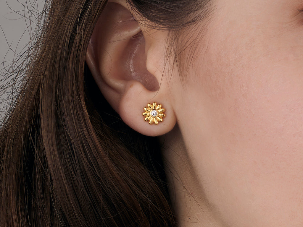 GURHAN, GURHAN Spell Gold Diamond Stud Earrings, Small Daisy