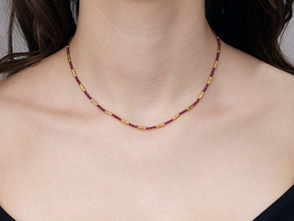 GURHAN, GURHAN Vertigo Gold Ruby Single-Strand Beaded Short Necklace, Thin Gold Tubes